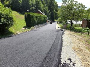 Dokončan odsek ceste v Čečah, pridni pa so tudi pri strelišču v Trbovljah