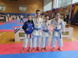 KARATE KLUB TRBOVLJE Z DESETIMI MEDALJAMI NA MARIBOR OPEN 2026 NAJUSPEŠNEJŠI SLOVENSKI KLUB