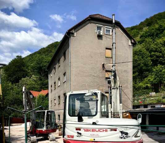 V Hrastniku pričeli z deli na Cesti Hermana Debelaka