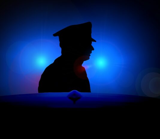 V nesreči poškodovan motorist