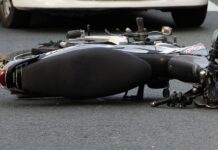 Hrastnik: Poškodovana motorist in njegova sopotnica